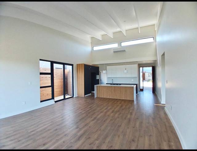 2 BEDROOM TOWNHOUSE FOR SALE IN SALT ROCK